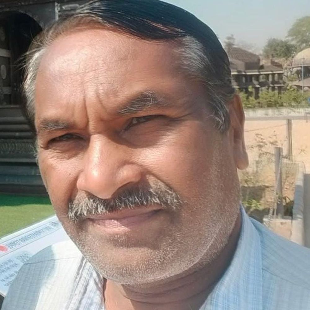 सीतापुर बेल्ट कांड: शिक्षक बृजेंद्र वर्मा जेल से रिहा:पुलिस ने गुपचुप तरीके से लखनऊ भेजा,जेल के बाहर परिजन करते रहे इंतजार