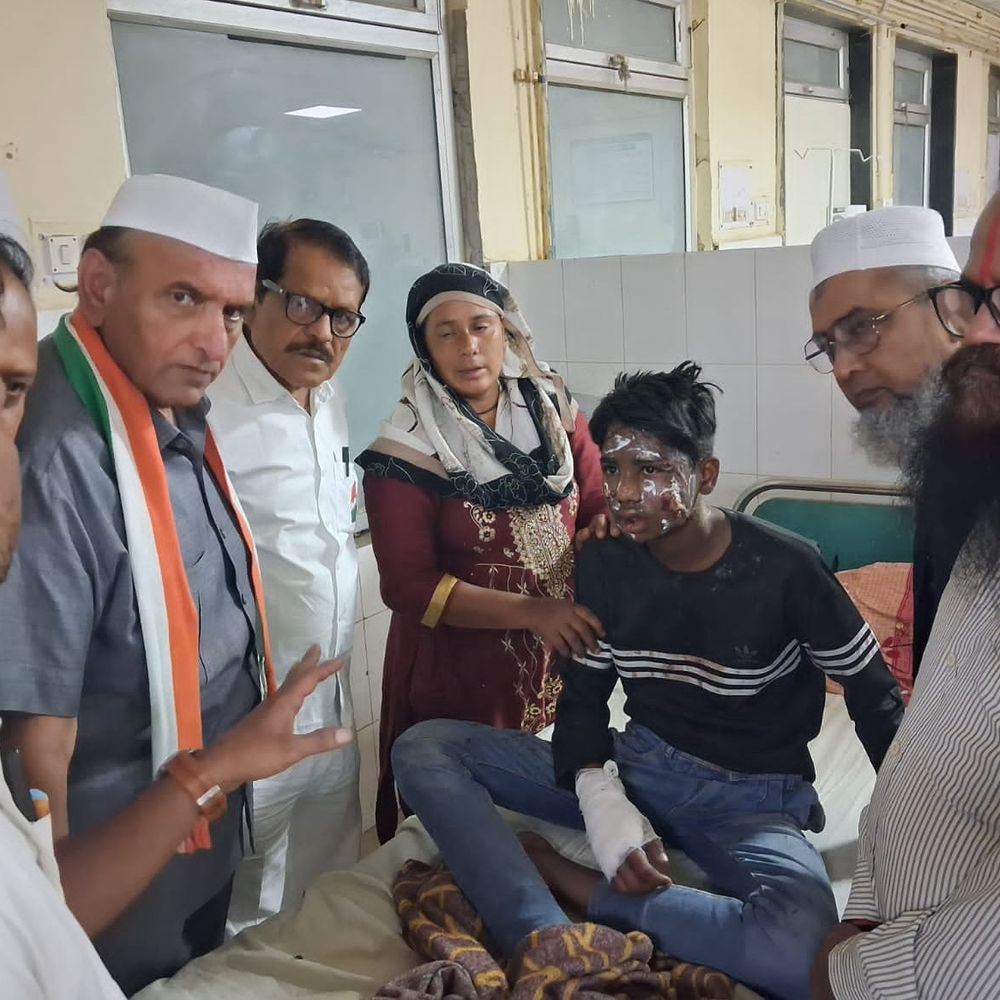 कानपुर ब्लास्ट के घायलों से मिला कांग्रेस का प्रतिनिधिमंडल:5 लाख मुआवजे और बेहतर इलाज की मांग