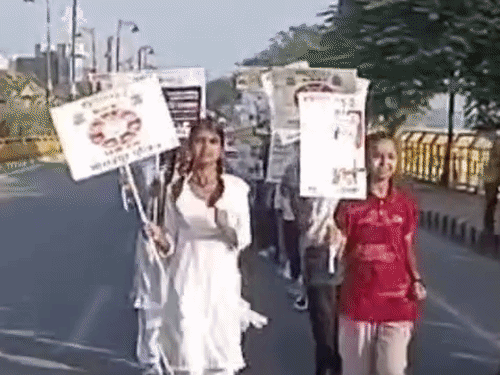 गोरखपुर में 'रन फॉर एंपावरमेंट' का आयोजन:'मिशन शक्ति 5.0' में बेटियों ने दिखाया जोश और जज्बा