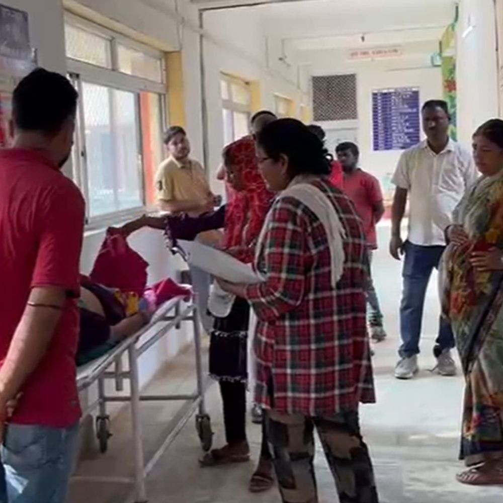 महिला की मौत, डेंटल क्लीनिक पर लापरवाही का आरोप:  चतरा में परिजनों ने गलत इंजेक्शन देने का लगाया आरोप, विधायक ने कार्रवाई की मांग की – Chatra News