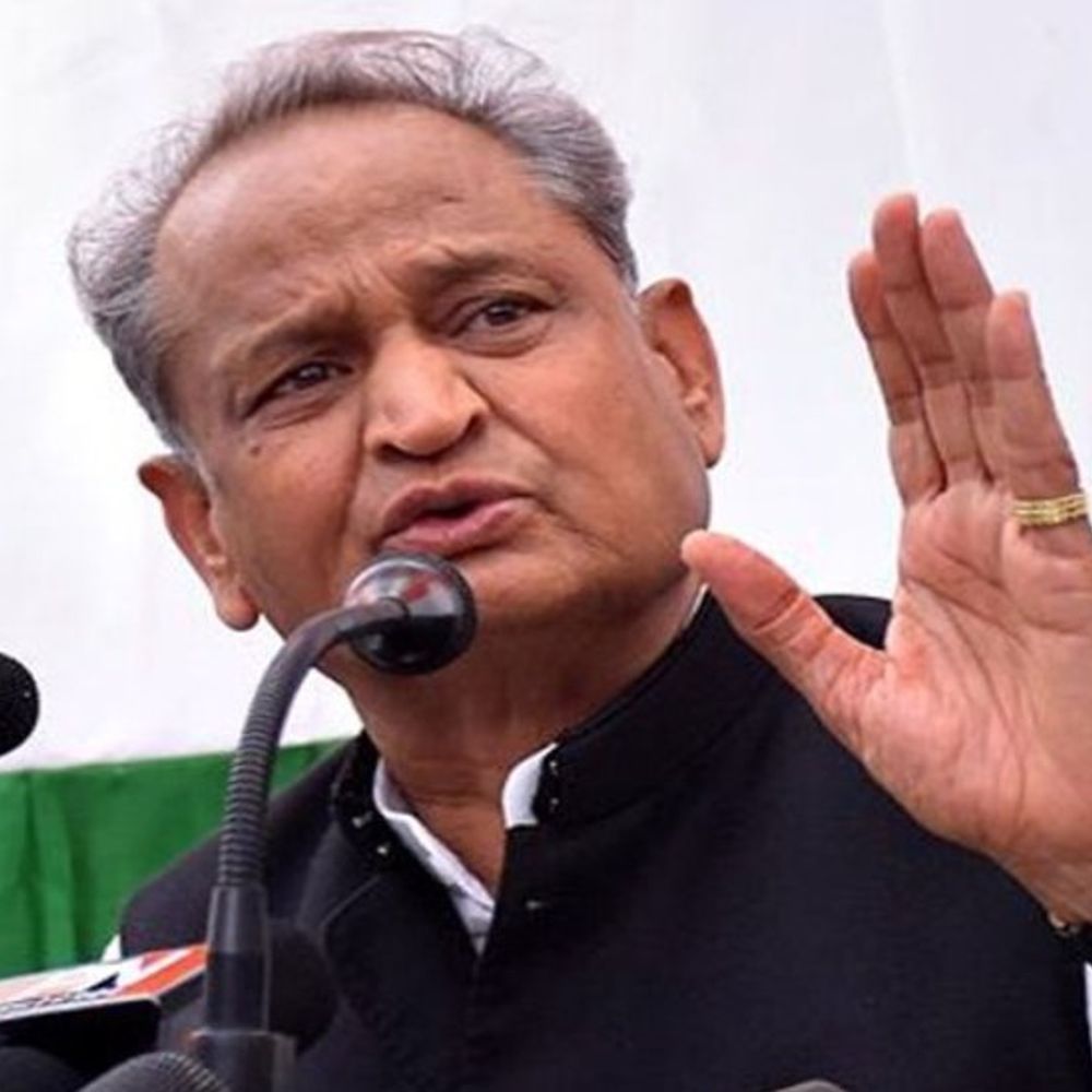 ओला और मीणा का गहलोत पर तंज:लोकसभा-1989 में सभी सीटे हारी तो माथुर ने सीएम पद छोड़ा, आज कल कुर्सी छोड़ते हीं नहीं