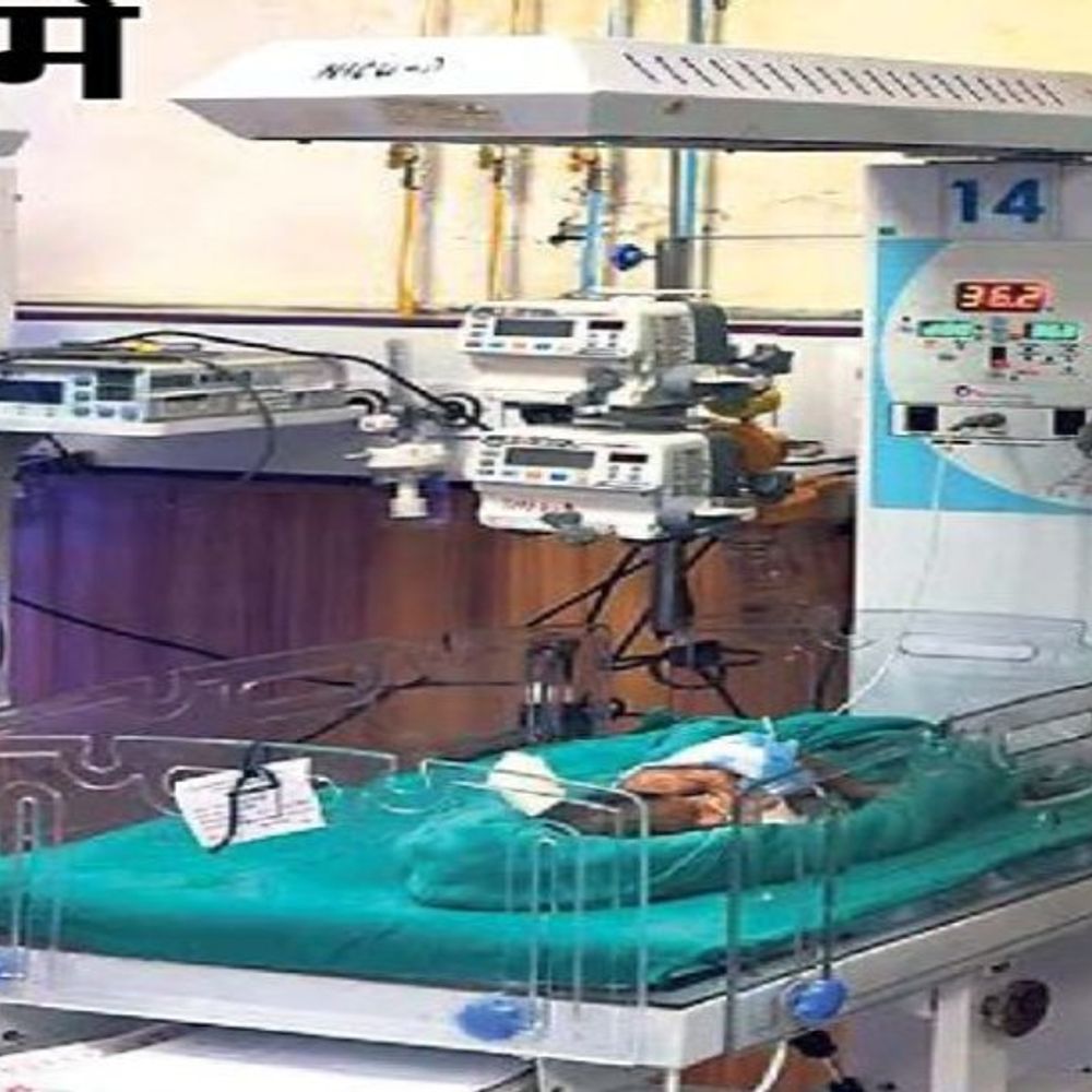 पुरानी बिल्डिंग, घटिया काम:चिकित्सा विभाग बेसुध; बच्चों के सबसे बड़े जेके लोन अस्पताल की दीवारें सीलन की जकड़ में