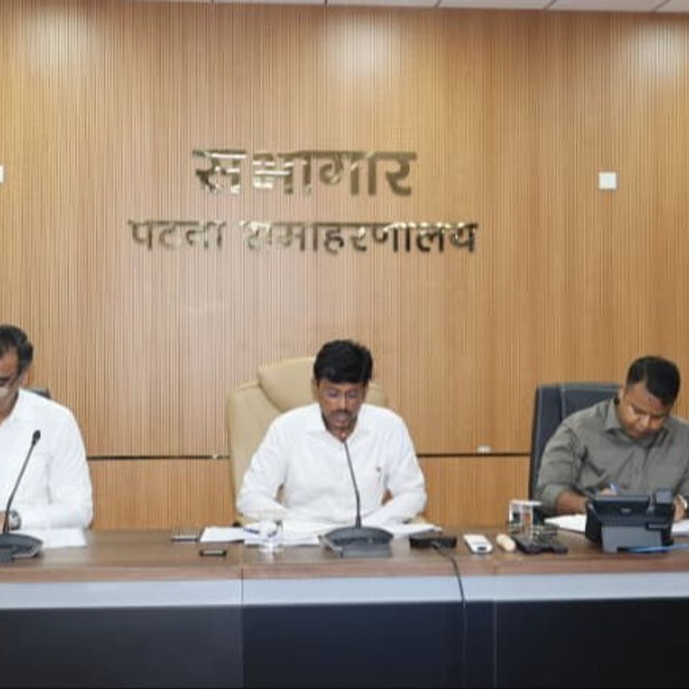 नामांकन के पहले दिन नहीं दाखिल हुआ कोई पर्चा:प्रशासन ने मतदाता जागरूकता और सुरक्षा तैयारियों की समीक्षा की, 66% मतदान का लक्ष्य तय