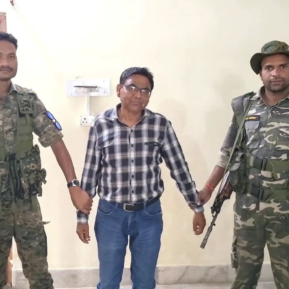 हजारीबाग में राजस्व कर्मचारी रिश्वत लेते गिरफ्तार:  एसीबी की टीम ने 3 हजार रुपए के साथ पकड़ा, 10 हजार रुपए मांगी थी घूस – Hazaribagh News