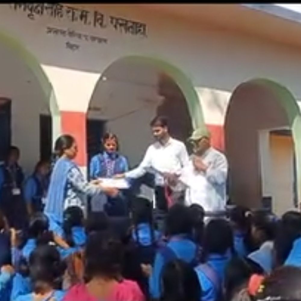 पखनाहा में संकुल स्तरीय खेल प्रतियोगिता:विजेता छात्र-छात्राओं को प्रमाणपत्र देकर सम्मानित किया गया