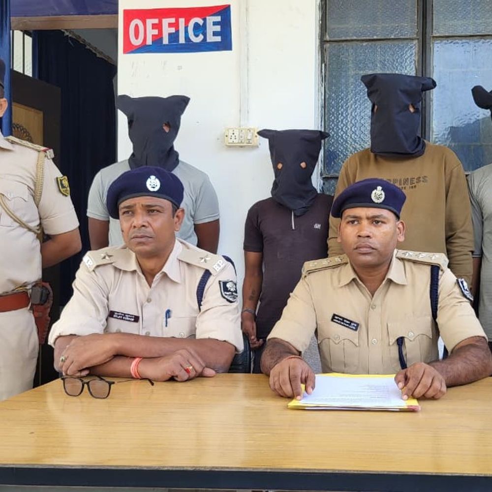 मीरगंज में दो रेडियोग्राफी मशीनों की चोरी का मामला:कबाड़ कह कर बेंच रहे थे, चार आरोपी गिरफ्तार