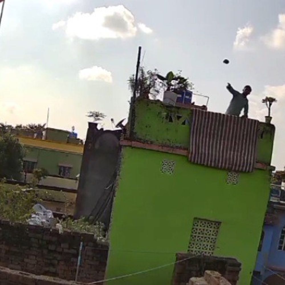 मिहिजाम में नाली विवाद में पति-पत्नी पर हमला:  रॉड से मारपीट, CCTV में कैद हुई घटना; पुलिस जांच में जुटी – Jamtara News