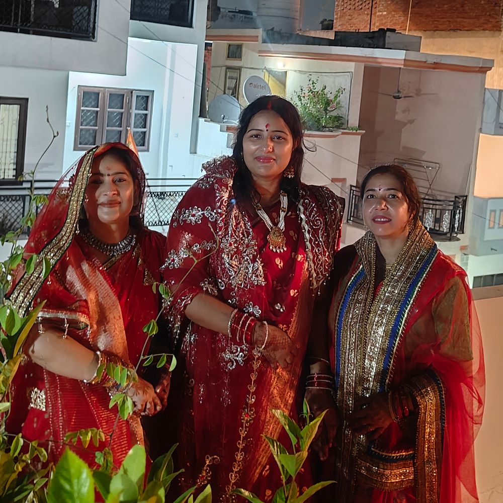 लखनऊ में करवा चौथ- महिलाओं ने रखा निर्जला व्रत:पति की दीर्घायु के लिए चंद्रमा के दर्शन कर पूजा की