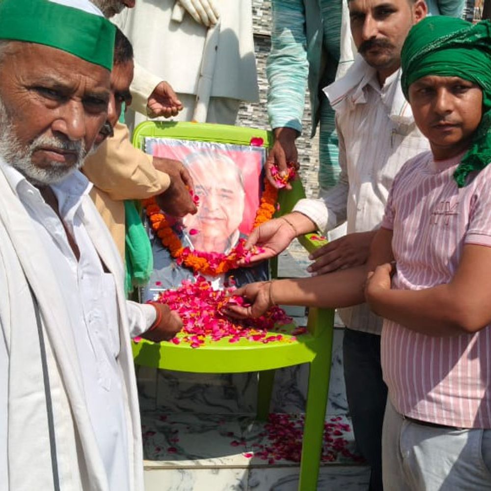 मुलायम सिंह यादव की पुण्यतिथि मनाई गई:संभल में किसान यूनियन ने उन्हें 'किसानों का मसीहा' बताया