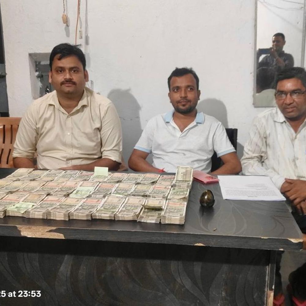 हजारीबाग के चेक पोस्ट पर 16.5 लाख रुपए नगद बरामद:  बिहार चुनाव आचार संहिता के बीच वाहन जांच में मिली राशि – Hazaribagh News