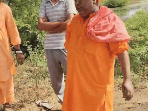 फतेहाबाद में चलती बोलेराे का एक्सेल टूटा, बाल-बाल बचे महंत:  अनुयायियों के साथ जा रहे थे राजस्थान के गोगामेड़ी; हादसा टला – Fatehabad (Haryana) News