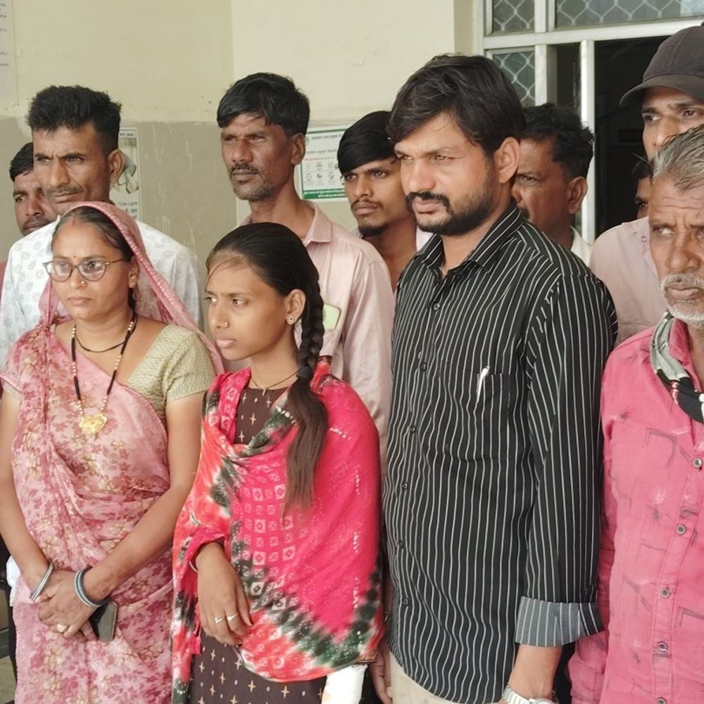 झालावाड़ में छात्रा के अपहरण का प्रयास विफल:स्कूल से लौटते समय चाकू से हमला, परिजनों ने एसपी से मिलकर की कार्रवाई की मांग
