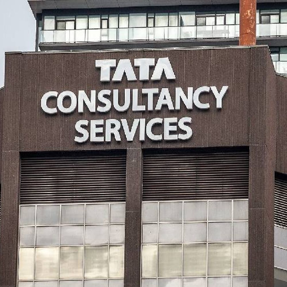 टॉप-10 कंपनियों में 8 की वैल्यू ₹1.94 लाख करोड़ बढ़ी:TCS टॉप गेनर रही, वैल्यू ₹45,678 करोड़ बढ़ी; LIC और HUL का मार्केट कैप गिरा