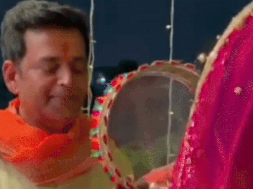 गोरखपुर में करवा चौथ की रौनक:16 श्रृंगार में सजीं महिलाएं, दिखा ट्रेडिशनल और मॉडर्न का संगम