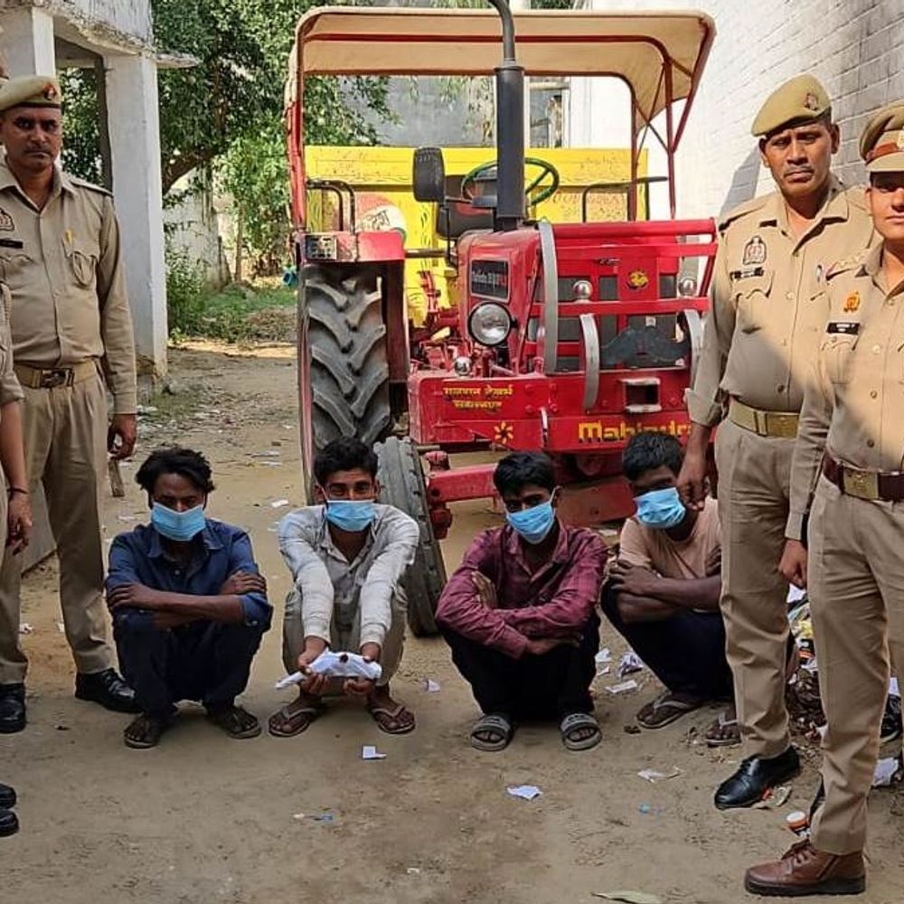 सहारनपुर में चार चोर पकड़े गए:चोरी की ट्रैक्टर-ट्रॉली और अवैध हथियार बरामद