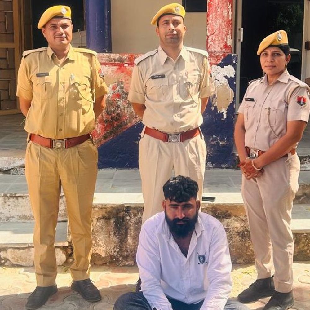 किडनैप कर मारपीट करने का मामला:पुलिस ने 1 साल से फरार आरोपी को पकड़ा, सोशल मीडिया पर हथियारों के साथ फोटो करता अपलोड