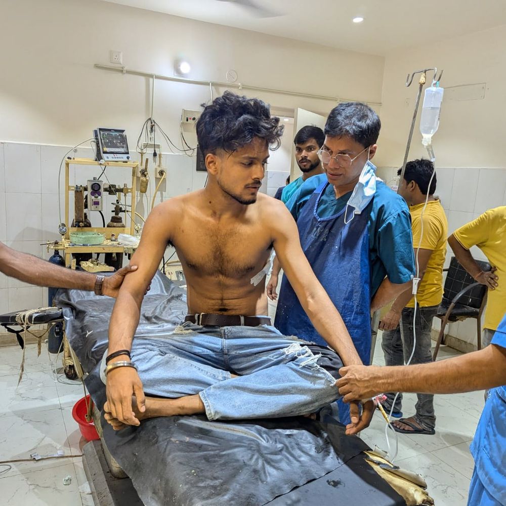 युवक को गोली मारने के मामले में अपराधी गिरफ्तार:भोजपुर में इंस्टाग्राम पर विवाद हुआ था, पुलिस ने हथियार के साथ 3 को पकड़ा
