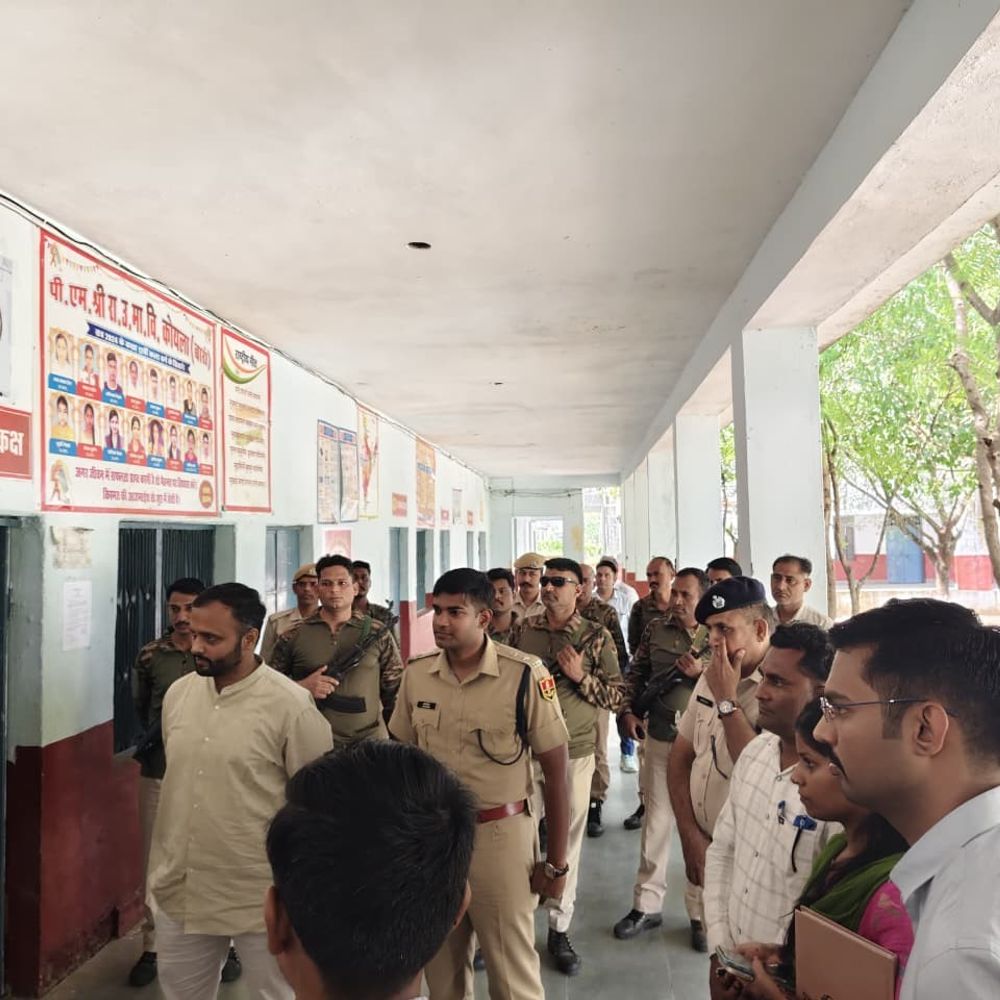 अंता उपचुनाव 2025 की तैयारी:जिला निर्वाचन अधिकारी-एसपी ने मतदान केंद्रों का निरीक्षण किया, दिशा निर्देश दिए