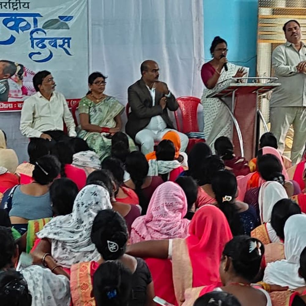 विश्व बालिका दिवस: किशोरियों को स्वास्थ्य के प्रति जागरूक किया