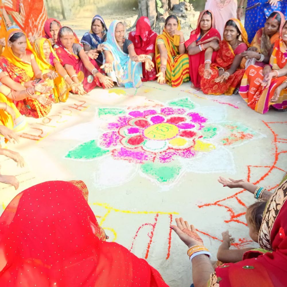 मधुबनी में जीविका दीदियों ने चलाया मतदाता जागरूकता अभियान:  रंगोली से दिया मतदान के महत्व का संदेश – Madhubani News