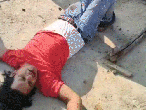 कुत्ते को बचाने में स्कार्पियो पेड़ से टकराई, 4 घायल:  कोडरमा-सतगावां के अंगार मोड़ के पास हुआ हादसा, दो की हालत गंभीर – koderma News