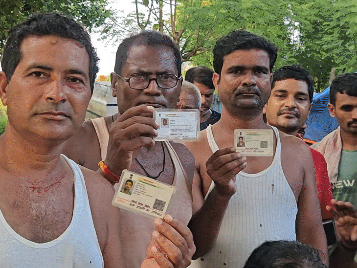 एक गांव और 4 दावेदार, लोग बोले-चुनाव का बहिष्कार करेंगे:न सड़क, न बिजली, न पानी; नेता सिर्फ वोट लेने आते हैं