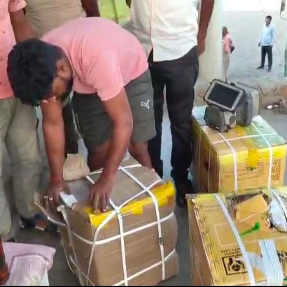 नवादा में बस से भारी मात्रा में शराब जब्त:  कलकत्ता से बिहार लाई जा रही थी, चालक, कंडक्टर और खलासी गिरफ्तार – Nawada News