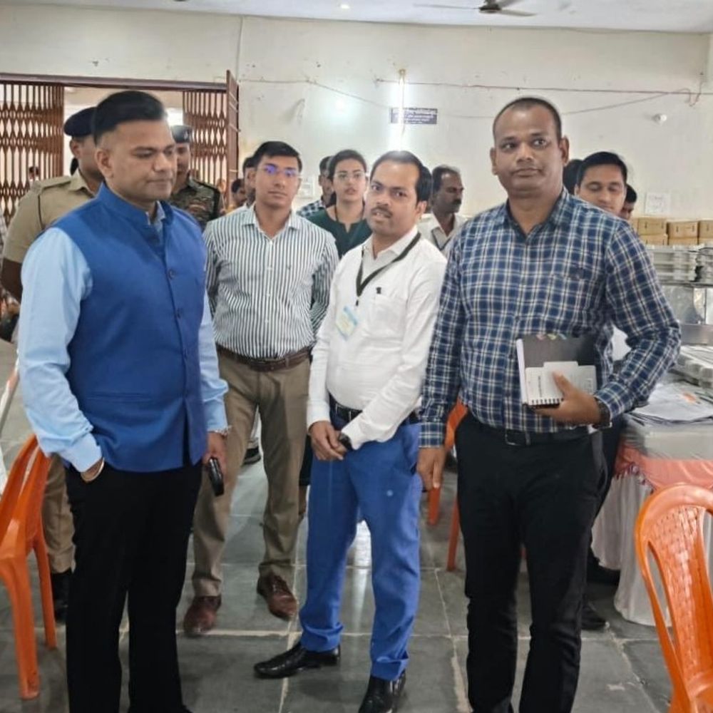 काउंटिंग हॉल, ब्रजगृह का निरीक्षण कर डीएम ने दिए निर्देश:मतगणना सेंटर के बाहर सीसीटीवी लगा कर मॉनिटरिंग की बात कही, ट्रैफिक की भी समीक्षा की