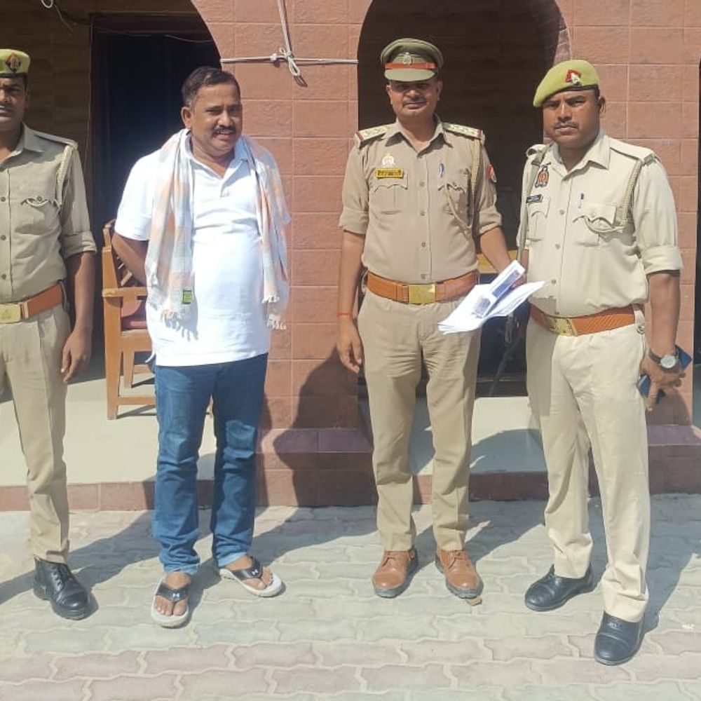 गैंगस्टर एक्ट का आरोपी लखनऊ से गिरफ्तार:खैर लकड़ी की अवैध तस्करी करता था, पुलिस ने कार्रवाई की