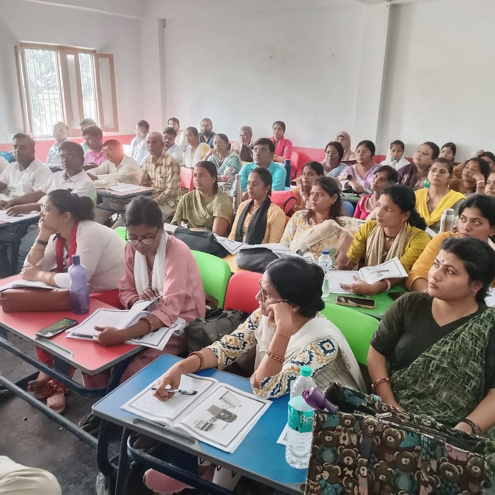 मधुबनी में चुनाव कर्मियों का प्रशिक्षण जारी:  EVM और VVPAT मशीनों का डेमो, मॉक पोल, मतगणना चेकलिस्ट की जानकारी दी गई – Madhubani News