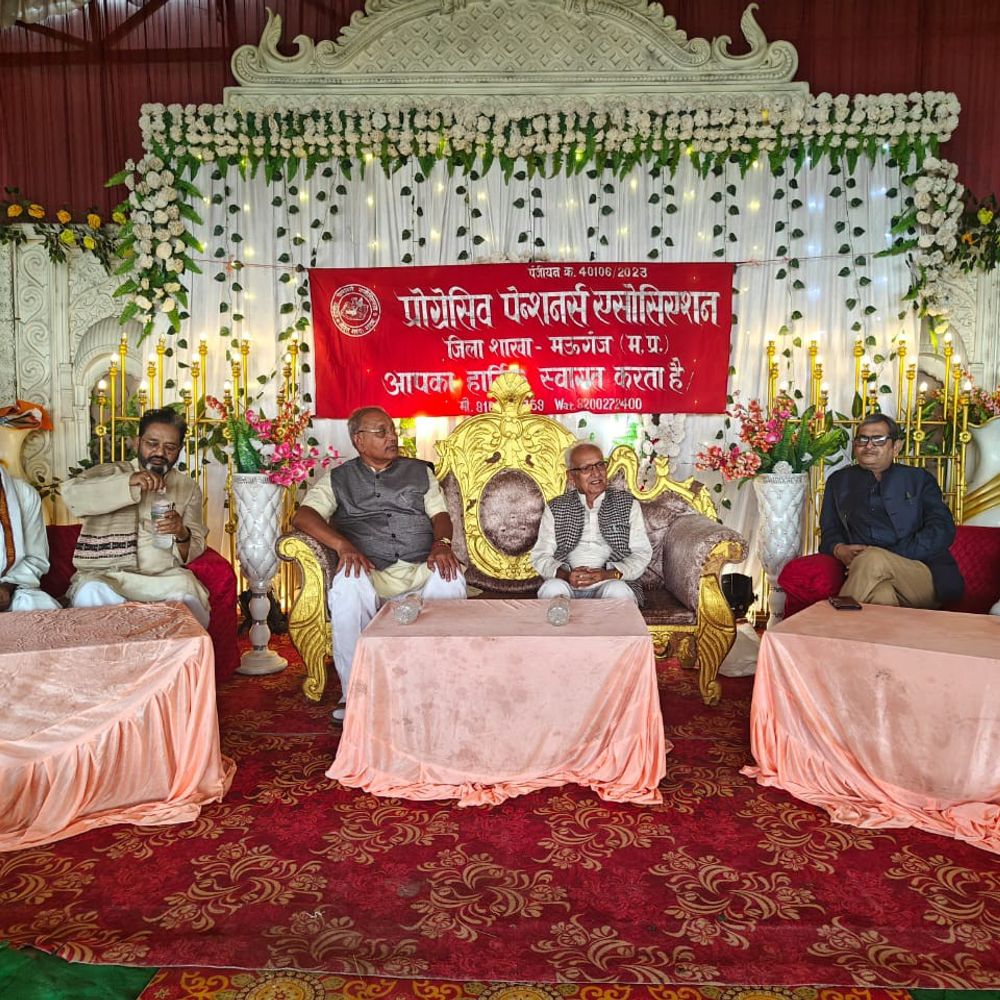 डॉ. चन्द्रिका प्रसाद 'चन्द्र' को मिला साहित्य अकादमी पुरस्कार:बघेली कहानी संग्रह 'रिस्तन केर निवाह' के लिए सम्मानित; मऊगंज में अभिनंदन