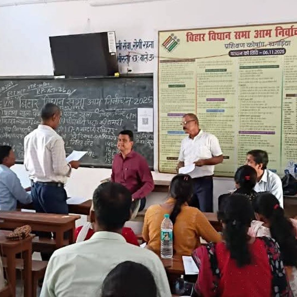 खगड़िया में डीएम ने प्रशिक्षण केंद्रों का किया निरीक्षण:मतदान कर्मियों के लिए दिए महत्वपूर्ण निर्देश