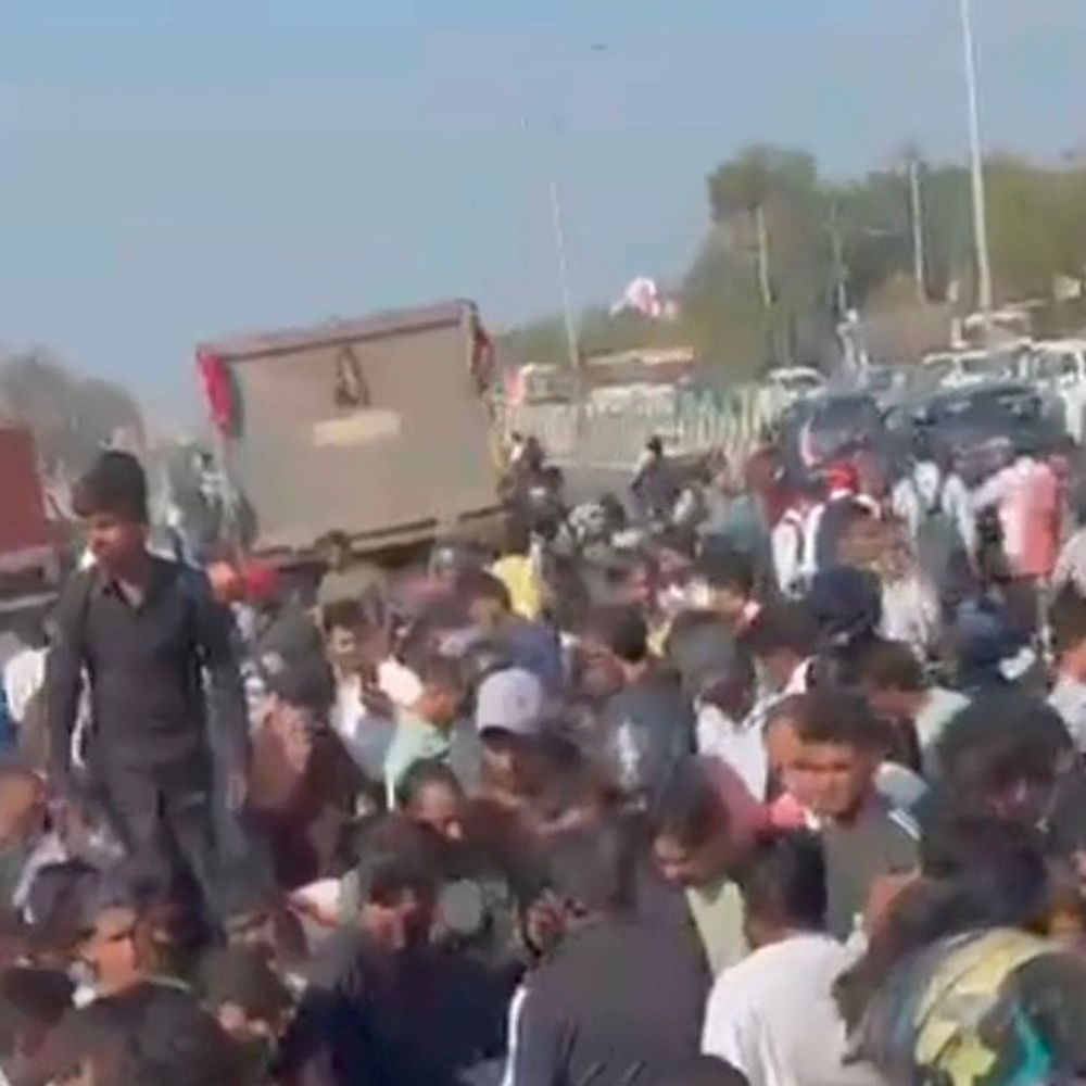 हापुड़ में सड़क हादसे में एक व्यक्ति की मौत:बस और ऑटो की हुई टक्कर, महिला समेत तीन घायल