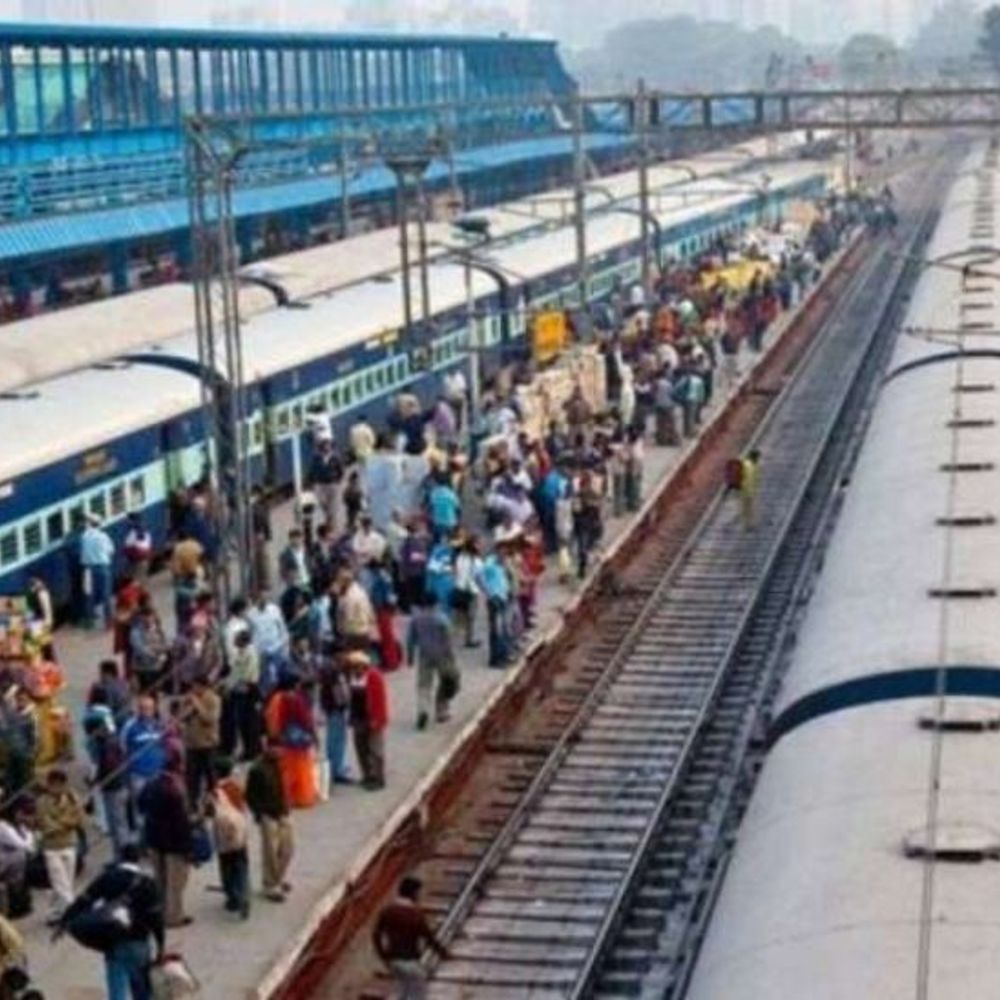 रेलवे ने ट्रेनों में बढ़ाए 30 लाख बर्थ:बुकिंग बंद का स्टेट्स नहीं दिखेगा, दिवाली-छठ पूजा को लेकर तैयारी