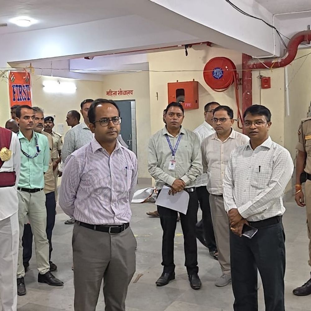 नवादा में डीएम ने ईवीएम वेयरहाउस का निरीक्षण किया:साफ-सफाई, सुरक्षा व्यवस्था और सीसीटीवी कैमरों की समीक्षा की