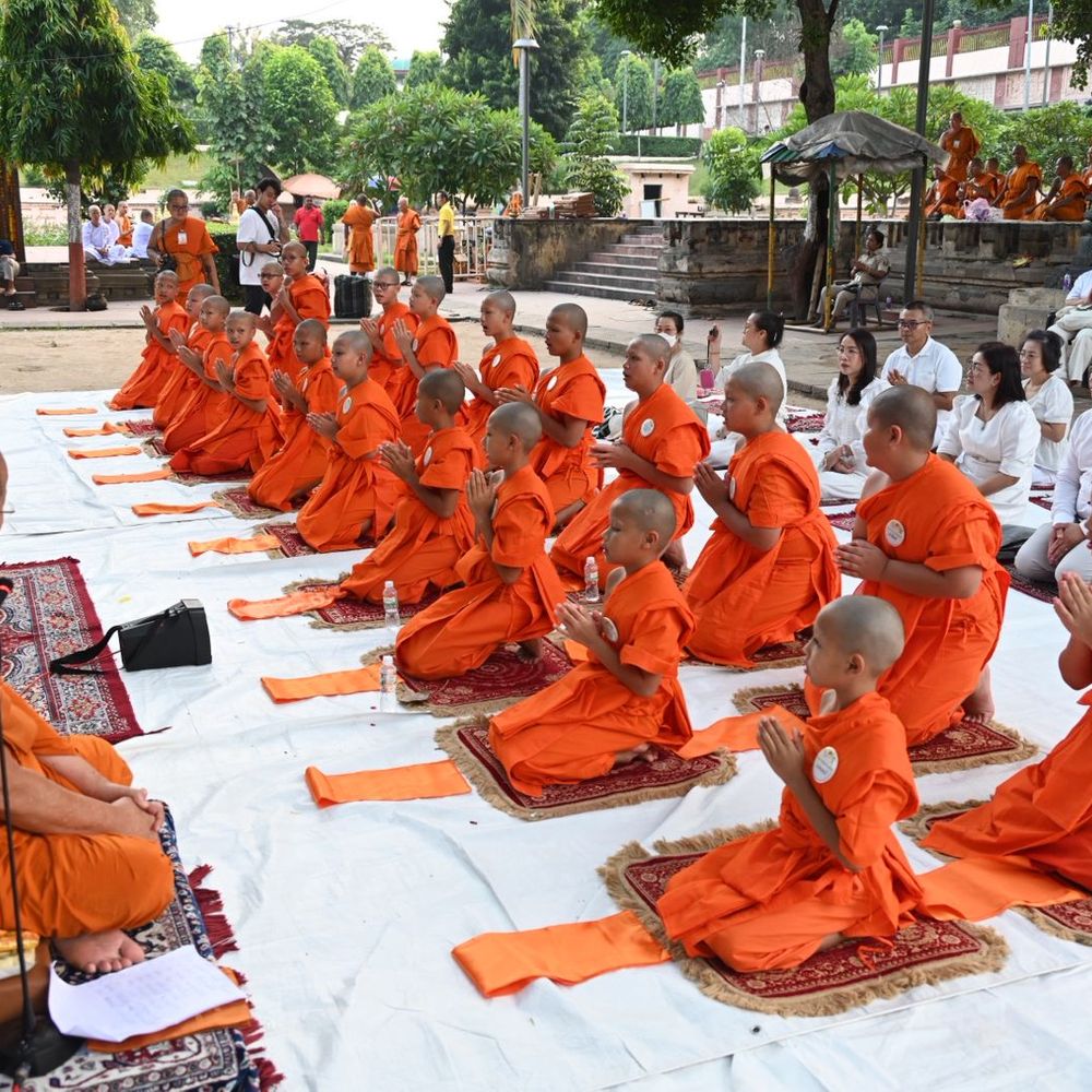 थाई बच्चों ने ग्रहण किया बौद्ध धर्म, बने श्रामणेर