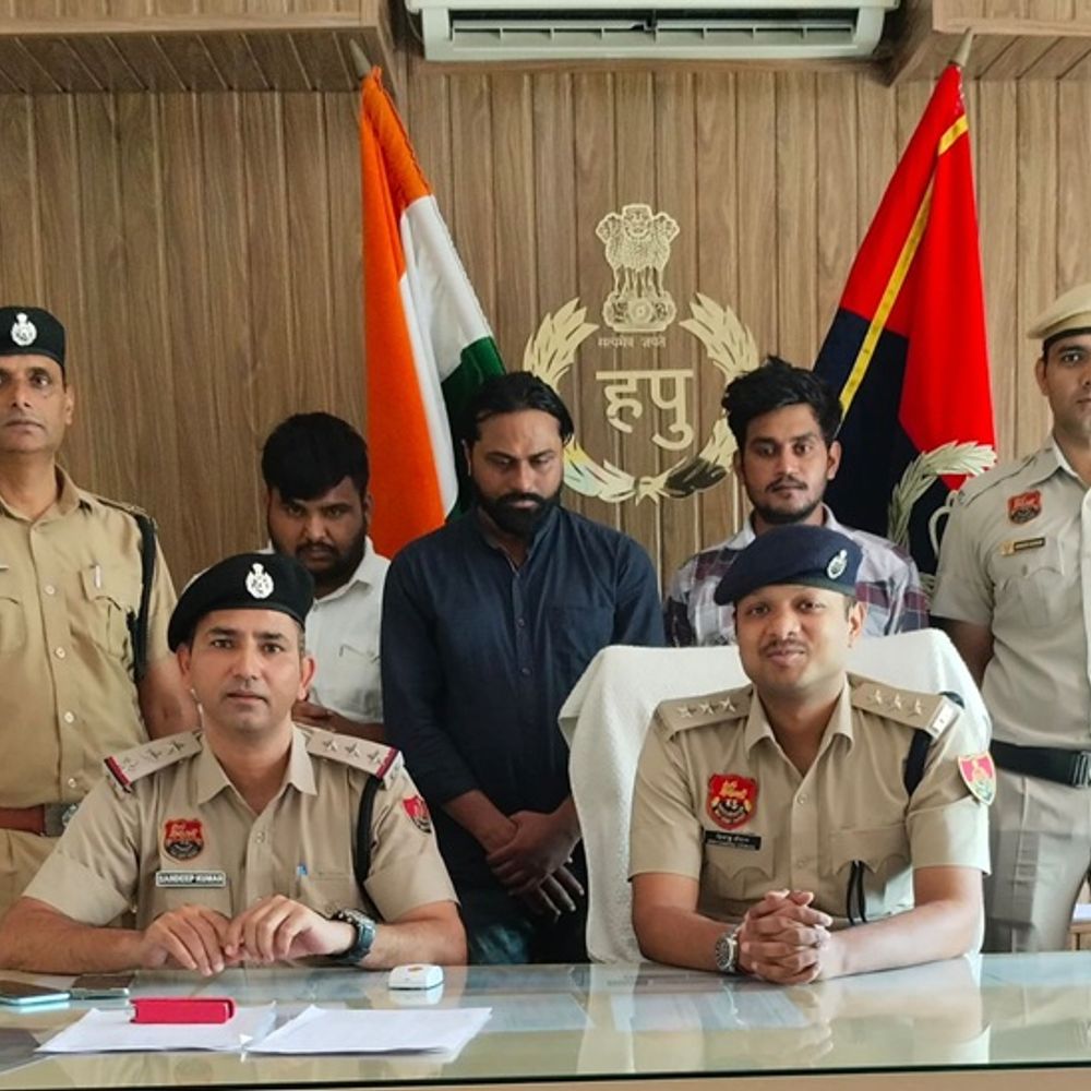 गुरुग्राम में फर्जी कॉल सेंटर का पर्दाफाश:दिल्ली से 2 लड़कियां समेत 5 गिरफ्तार, बैंक ऑफिसर बनकर करते थे ठगी