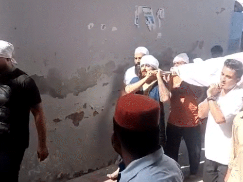 पंजाबी सिंगर खान साब के पिता को दी अंतिम विदाई:पैतृक गांव में किया सुपुर्द ए खाक; पत्नी के निधन के सदमे में हार्ट अटैक आया था