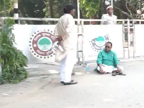 NDA में सीट बंटवारे पर नीतीश नाराज, इमरजेंसी मीटिंग बुलाई:कांग्रेस-RJD में भी ठनी; लालू ने बिना पूछे टिकट बांटे, तेजस्वी ने वापस लिए