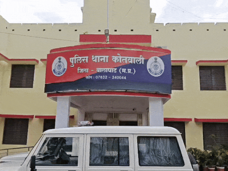 थाने से 55 लाख कैश और गहने गायब:बालाघाट में मालखाने का इंचार्ज जुए में हारा सरकारी पैसा, मांगने पर गेट बंद किया, सुसाइड की कोशिश