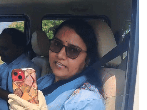 प्रयागराज में आरटीओ चेकिंग के दौरान हंगामा,VIDEO:ट्रक मालिकों ने लगाया जबरन वसूली का आरोप