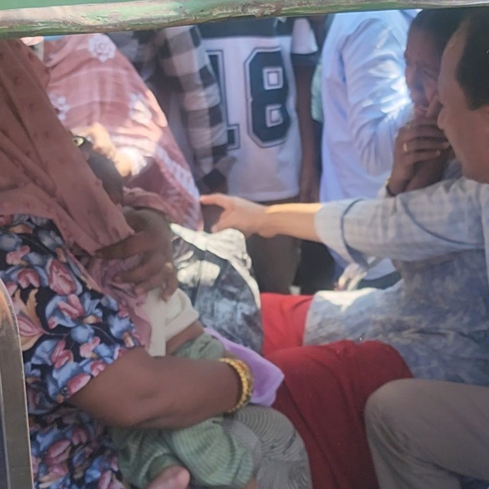 सीवान में ज्वेलरी चोरी के आरोप में महिला-लड़की की पिटाई:अस्पताल रोड पर भीड़ ने पीटा, एक घंटे तक नहीं पहुंची पुलिस