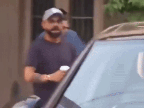 विराट कोहली ने गुरुग्राम की प्रॉपर्टी भाई को सौंपी:पावर ऑफ अटॉर्नी ट्रांसफर करवाने पहुंचे, खुद परिवार के साथ इंग्लैंड में सेटल हुए