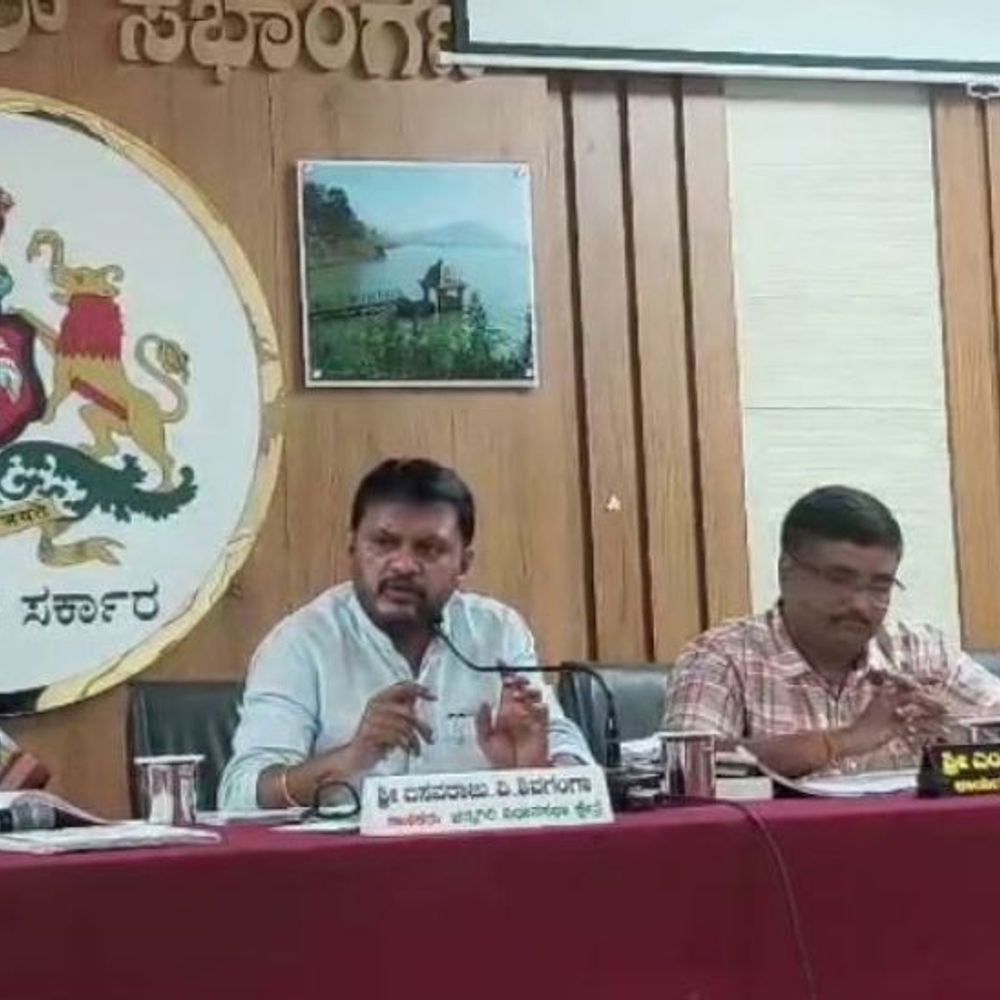 कर्नाटक कांग्रेस विधायक बोले- अधिकारी प्रेग्नेंसी का बहना बनाती हैं:मीटिंग में नहीं आतीं, पूछो तो कहती हैं डॉक्टर के पास जाना है, क्या उन्हें शर्म नहीं आती