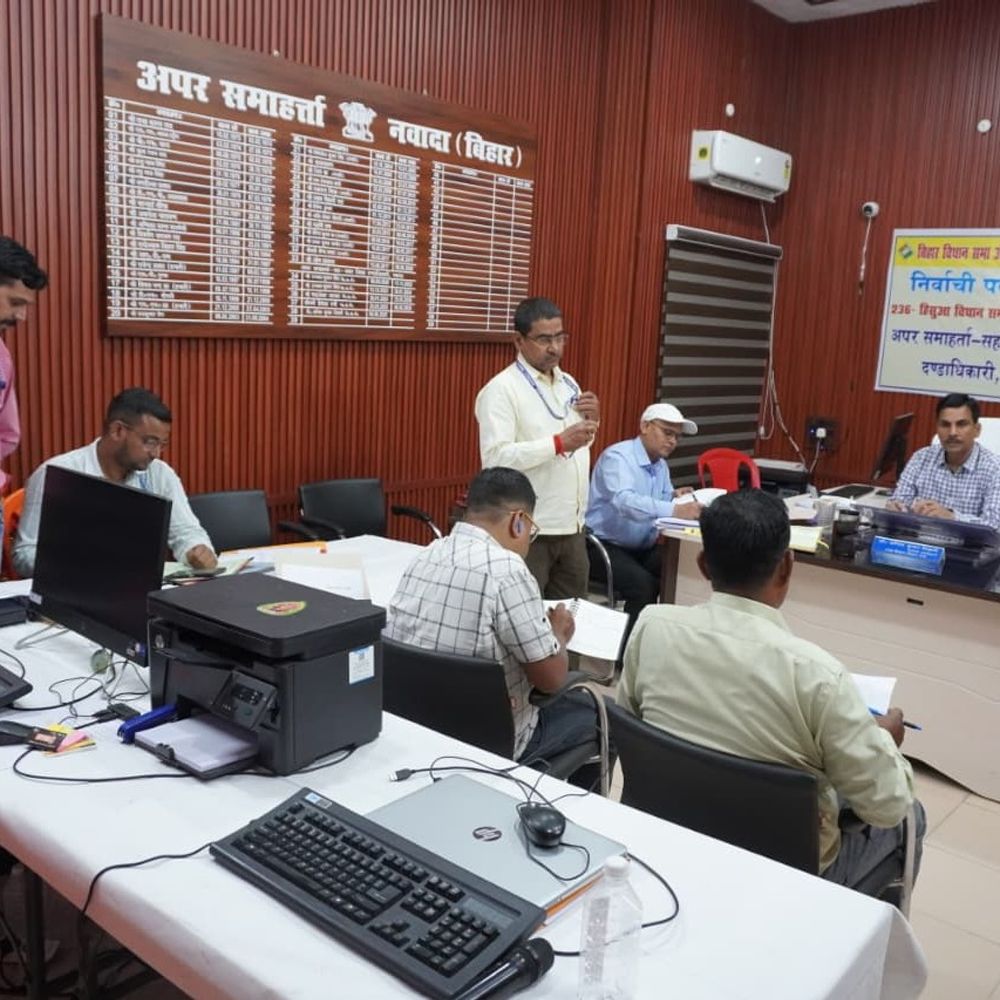 हिसुआ में AMF की समीक्षा बैठक:निर्वाची पदाधिकारी ने मतदान केंद्रों पर सुविधाएँ पूरी करने के निर्देश दिए