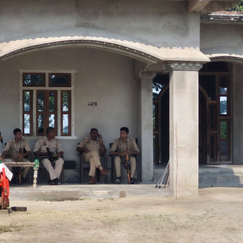 चोरी के इरादे से घर में घुसा युवक:ग्रामीणों ने पकड़ा, साथी छुड़ाकर ले गए; पुलिस ने 4 आरोपियों को पकड़ा