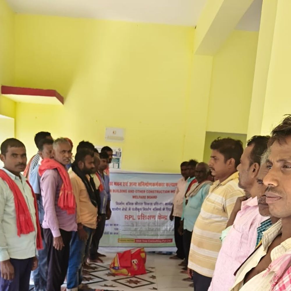 पुरनहिया में 15 दिवसीय राजमिस्त्री प्रशिक्षण समाप्त:भूकंपरोधी भवन निर्माण के गुर सिखाया, परीक्षा उत्तीर्ण करने वालों को मिलेगा सरकारी योजनाओं का लाभ