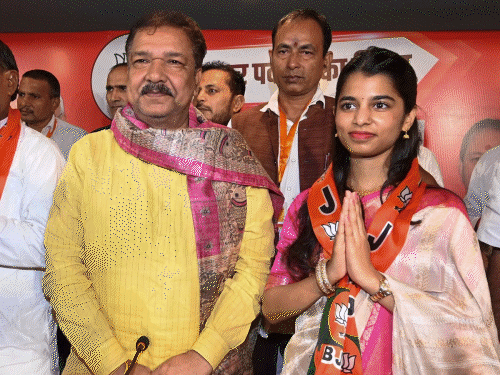महागठंधन में सीट शेयरिंग उलझी, सहनी ने राहुल से कहा:आश्वासन के मुताबिक सीटें नहीं मिलीं; आज नॉमिनेशन का अंतिम दिन, मैथिली पर्चा भरेंगी