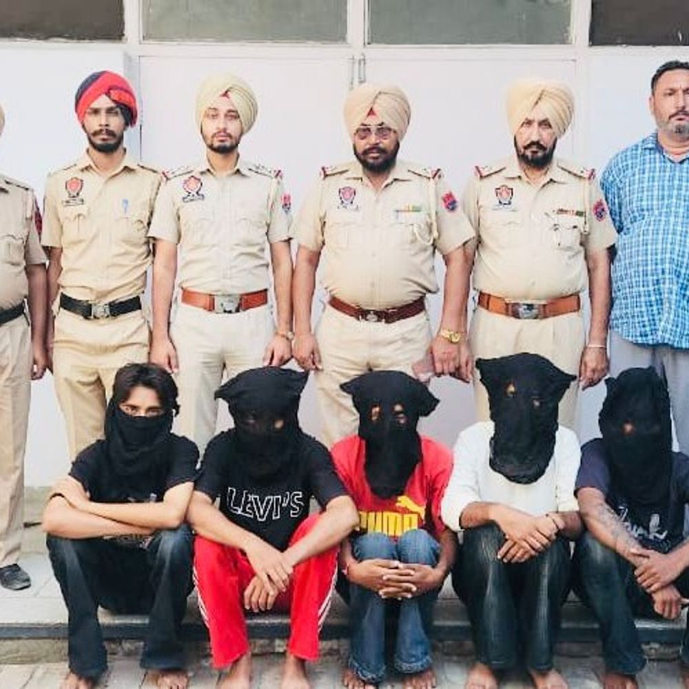 फरीदकोट में 5 बदमाशों को पुलिस ने पकड़ा:  लूटपाट गिरोह के सदस्य थे, कार-बाइक समेत तेजधार हथियार बरामद – Faridkot News