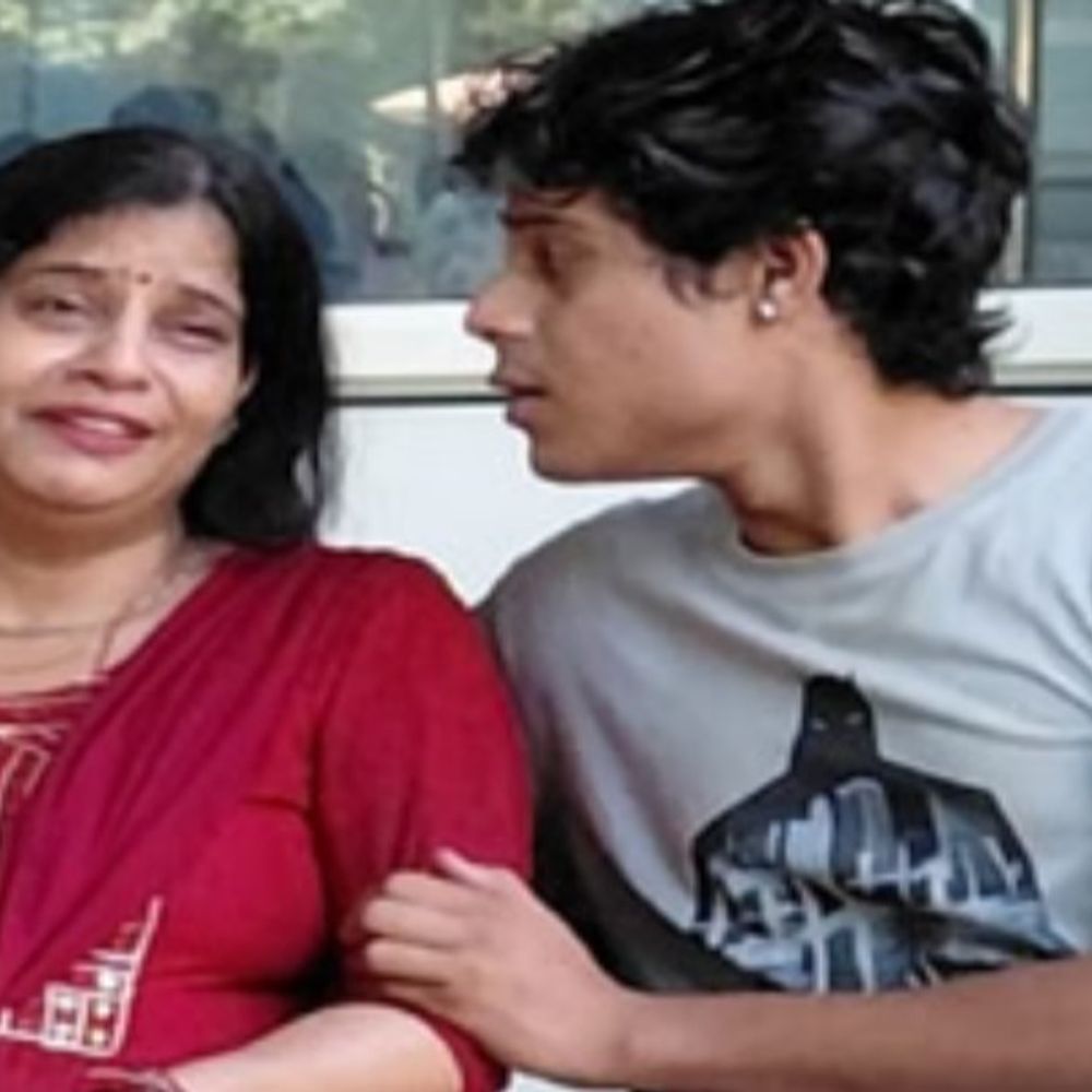 मेरठ में जेसीबी की टक्कर से छात्र की मौत:जन्मदिन मनाकर लौट रहे थे दोस्त, दो घायल
